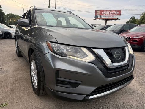 Used 2017 Nissan Rogue SV FWD image 1