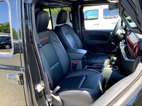 Used 2023 Jeep Wrangler Unlimited Rubicon w/ Cold Weather Group AWD/4WD image 5