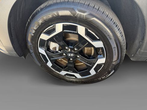 Certified 2025 Hyundai Santa Fe SE FWD image 9