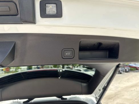 Used 2025 Chevrolet Equinox EV LT w/ Convenience Package FWD image 12