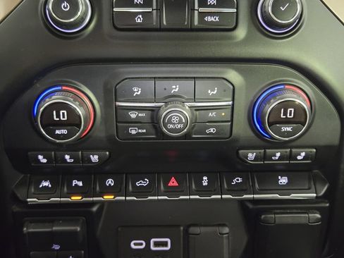 Used 2019 Chevrolet Silverado 1500 High Country AWD/4WD image 19