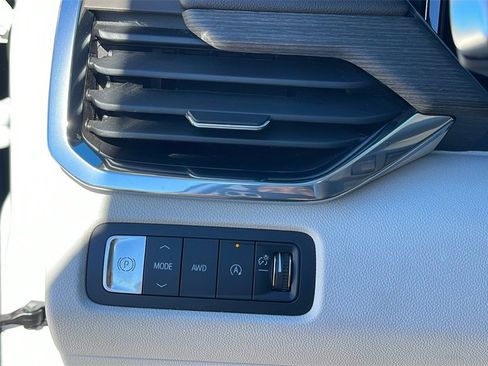 Used 2025 GMC Acadia Denali w/ Super Cruise Package image 23