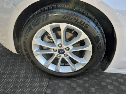Used 2019 Ford Fusion SE FWD image 14