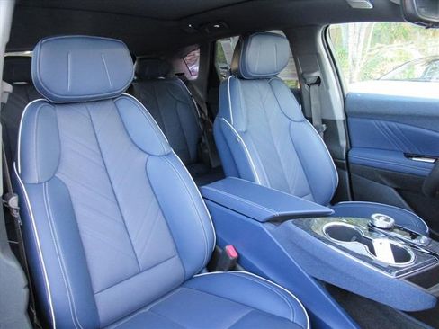 New 2026 Cadillac Optiq Luxury 2 image 9