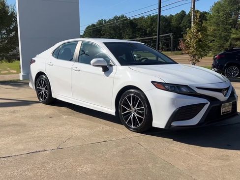 Used 2022 Toyota Camry SE image 8