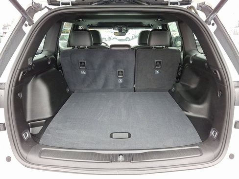 Used 2023 Jeep Grand Cherokee Altitude image 30