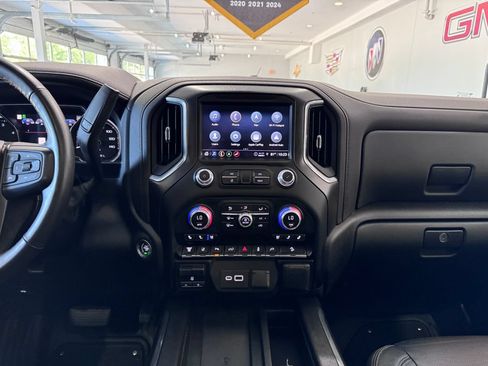 Used 2023 GMC Sierra 2500 AT4 w/ AT4 Premium Plus Package AWD/4WD image 17