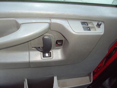 Used 2013 Chevrolet Express 1500 AWD image 16