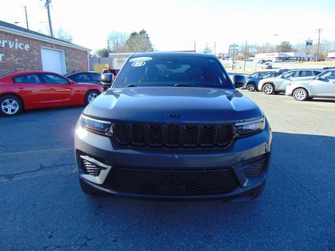 Used 2023 Jeep Grand Cherokee Altitude image 12