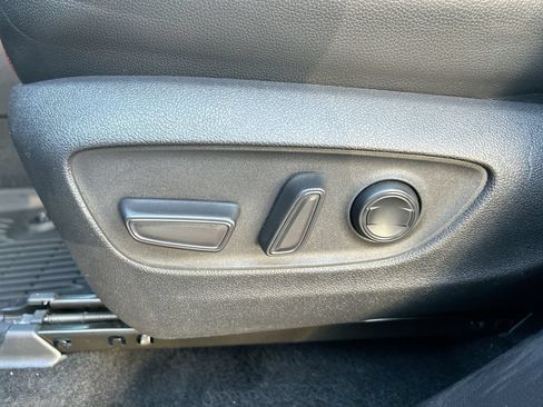 Used 2021 Toyota Highlander XSE FWD image 12