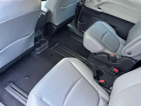Certified 2024 Toyota Sienna XLE FWD image 11