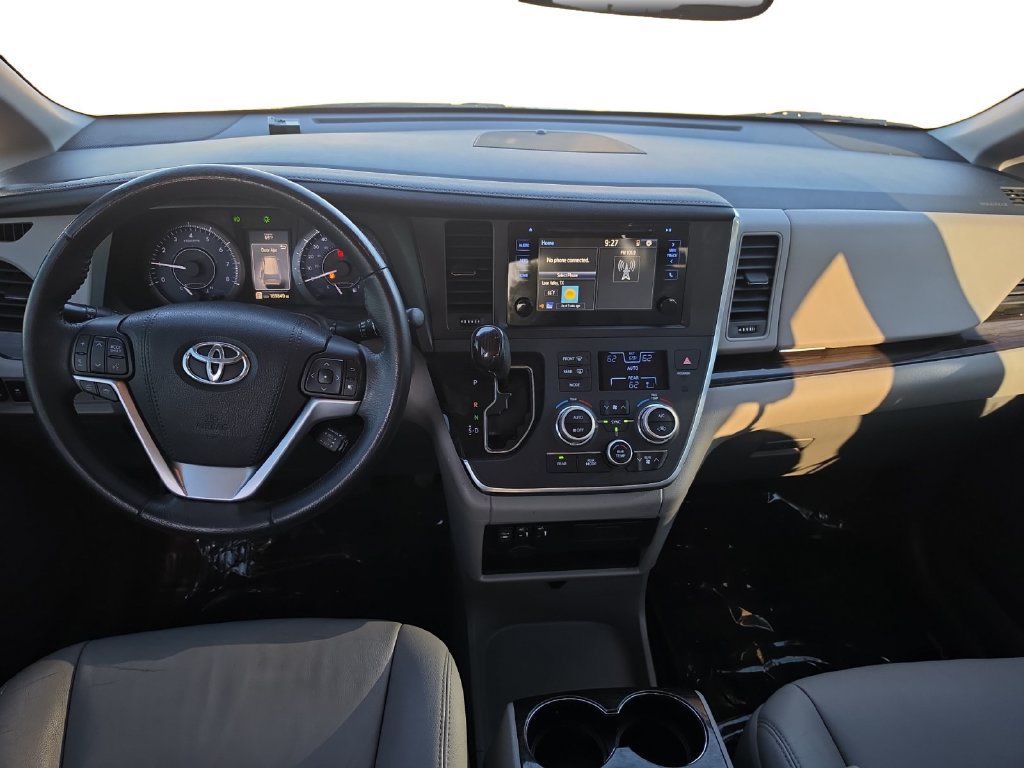 Used 2017 Toyota Sienna XLE FWD image 10