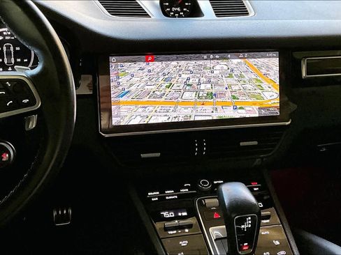 Used 2020 Porsche Cayenne S image 6
