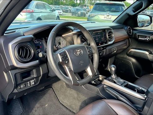 Used 2017 Toyota Tacoma Limited w/ Tow Package AWD/4WD image 17