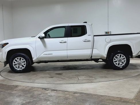 Used 2024 Toyota Tacoma SR5 image 5