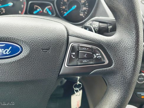 Used 2017 Ford Escape SE w/ SE Cold Weather Package AWD/4WD image 12