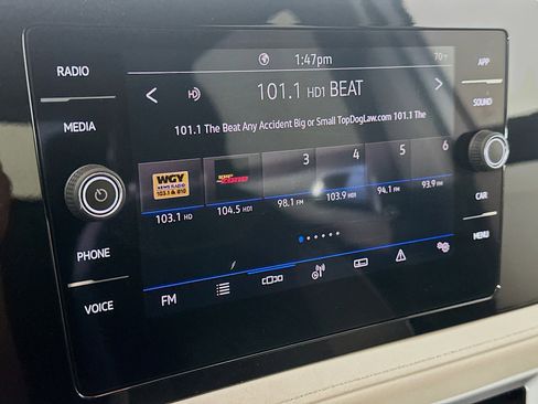 Used 2025 Volkswagen Taos SE image 21