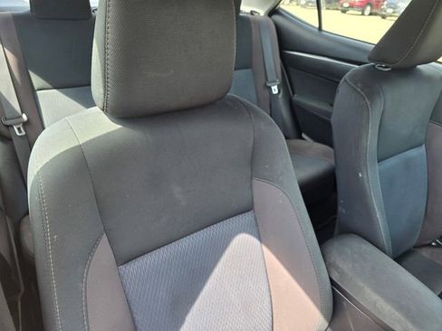 Used 2018 Toyota Corolla LE image 11