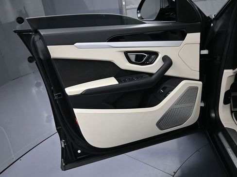 Used 2020 Lamborghini Urus image 14