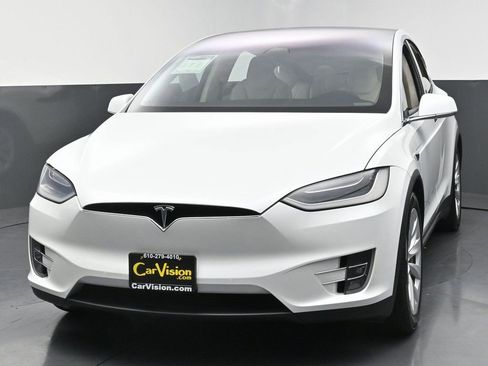 Used 2019 Tesla Model X 100D image 6