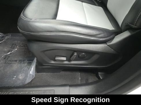 Used 2023 Ford Explorer XLT w/ Equipment Group 202A AWD/4WD image 15
