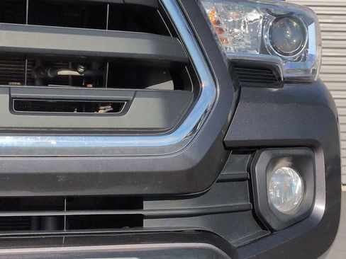 Used 2016 Toyota Tacoma TRD Off-Road image 11