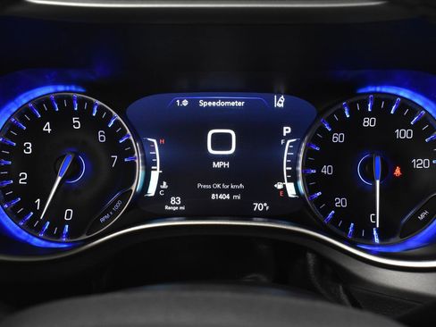 Used 2023 Chrysler Pacifica Touring-L FWD image 21