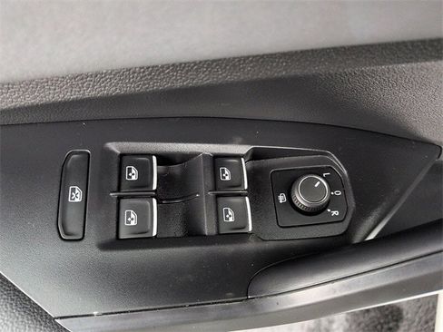 Used 2025 Volkswagen Jetta SE w/ Sunroof Package image 17