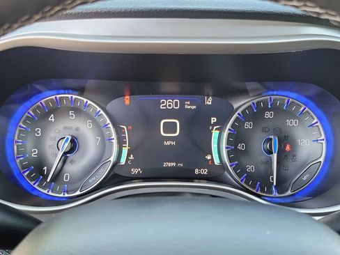 Used 2023 Chrysler Pacifica Touring-L w/ S Appearance Package image 7