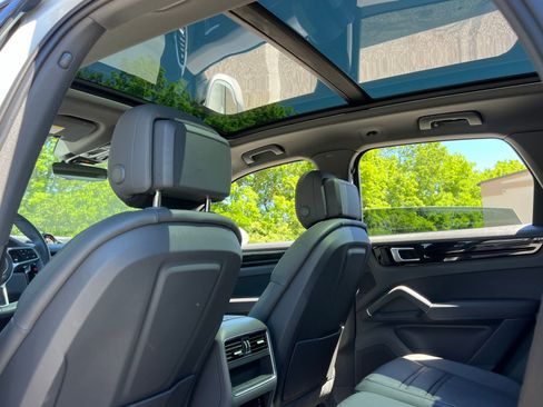 Certified 2023 Porsche Cayenne Platinum Edition AWD/4WD image 21