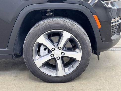 Used 2025 Jeep Grand Cherokee Limited 4xe w/ Luxury Tech Group II image 4