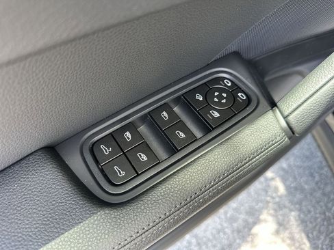 Certified 2025 Porsche Cayenne AWD/4WD image 9