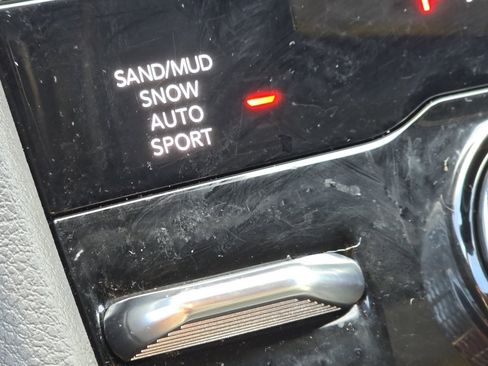 Used 2025 Jeep Grand Cherokee Limited w/ Black Appearance Package image 10