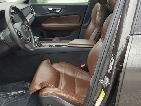 Used 2020 Volvo V60 T5 Cross Country image 16