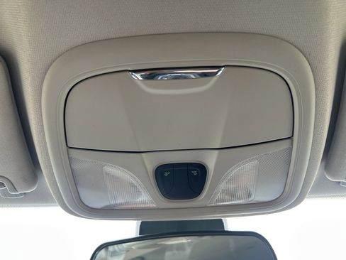 Used 2019 Jeep Cherokee Latitude w/ Popular Appearance Group image 20