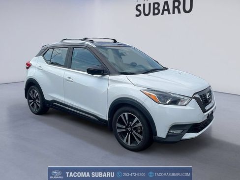 Used 2018 Nissan Kicks SR w/ Premium Package FWD image 7