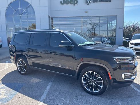 Used 2022 Jeep Wagoneer Series III w/ Premium Group I image 35