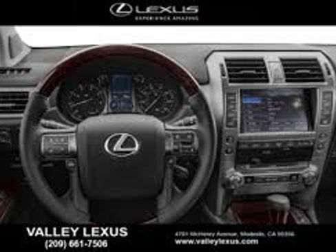 Used 2016 Lexus GX 460 Luxury w/ Preferred Accessory Package AWD/4WD image 4