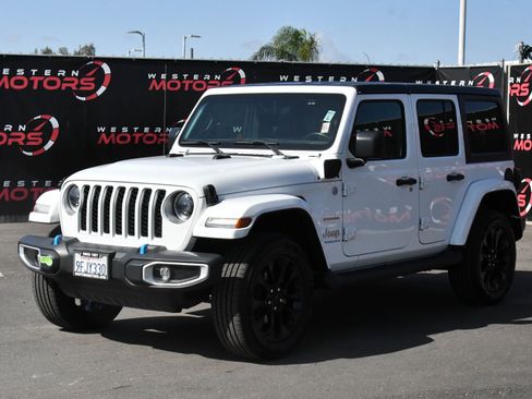 Used 2023 Jeep Wrangler Sahara w/ Cold Weather Group AWD/4WD image 3