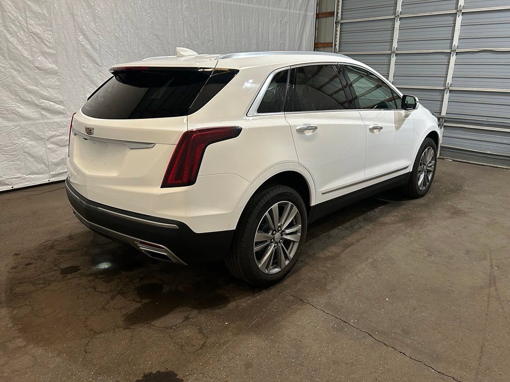 Used 2024 Cadillac XT5 Premium Luxury FWD image 2