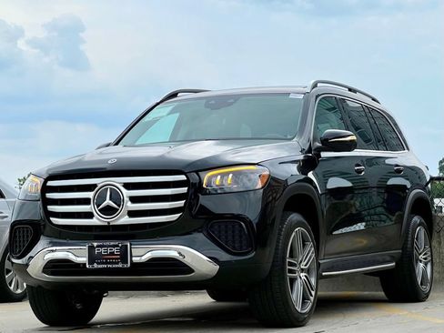Certified 2026 Mercedes-Benz GLS 450 4MATIC image 4