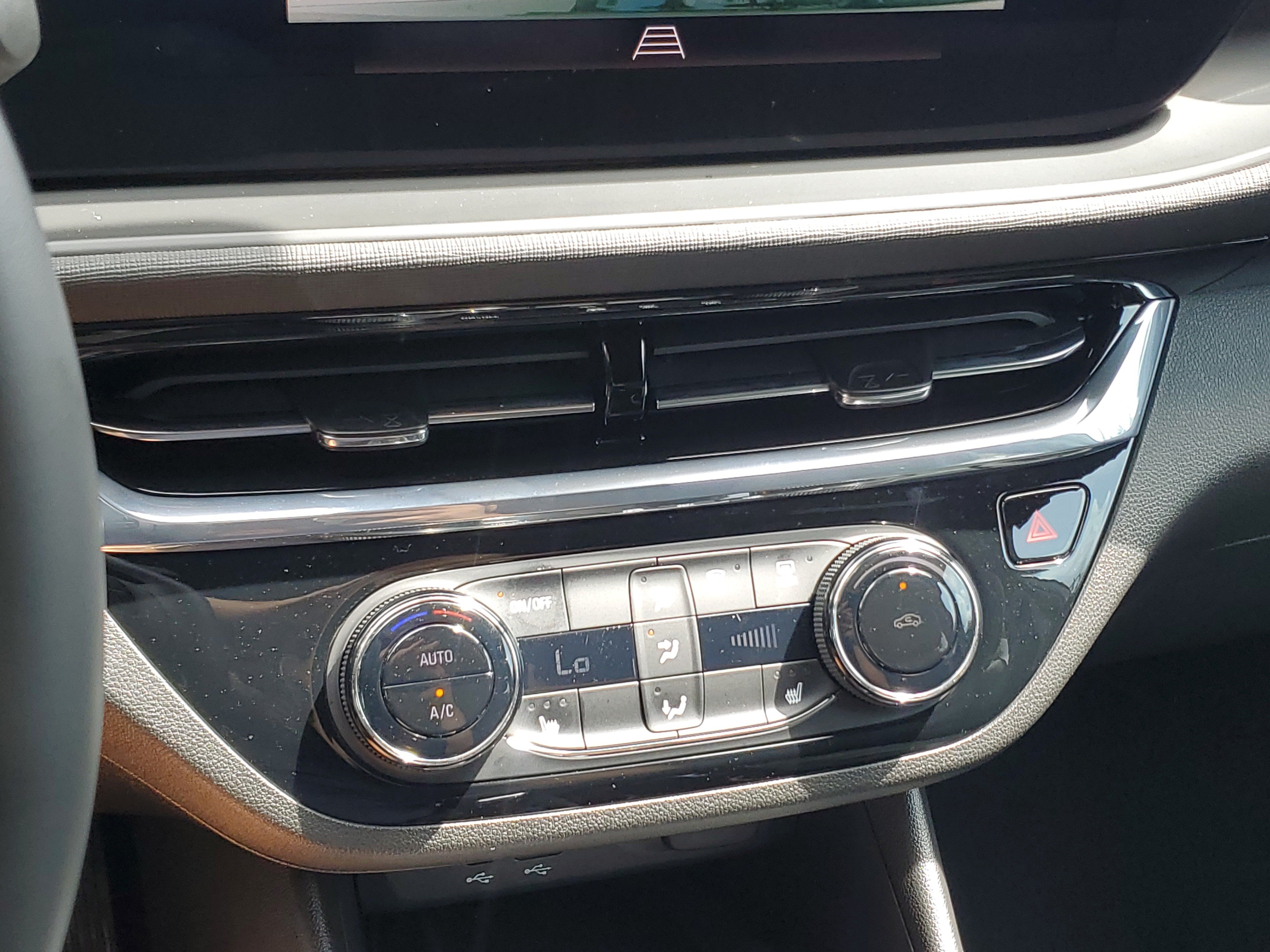 Used 2025 Buick Envista Sport Touring w/ Convenience I Package FWD image 28