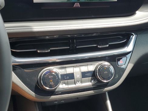 Used 2025 Buick Envista Sport Touring w/ Convenience I Package FWD image 28