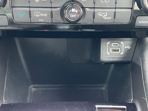 Used 2024 Jeep Compass Latitude image 7