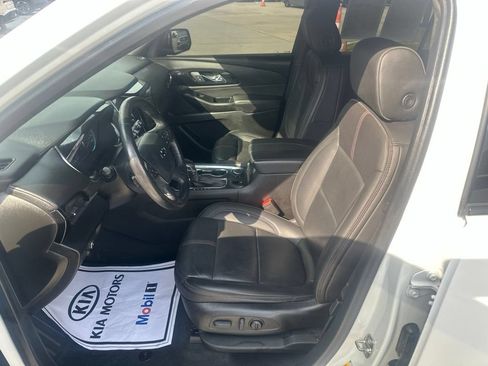 Used 2022 Chevrolet Traverse RS FWD image 14