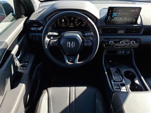 Certified 2025 Honda Pilot TrailSport image 11