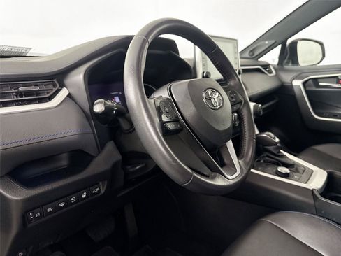 Used 2022 Toyota RAV4 XSE AWD/4WD image 4