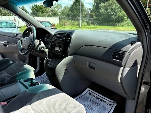 Used 2005 Toyota Sienna LE image 30