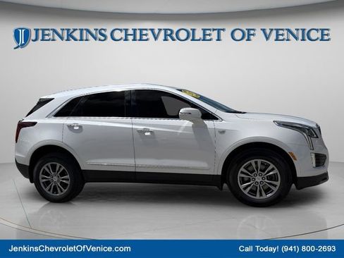 Used 2020 Cadillac XT5 Premium Luxury FWD image 2