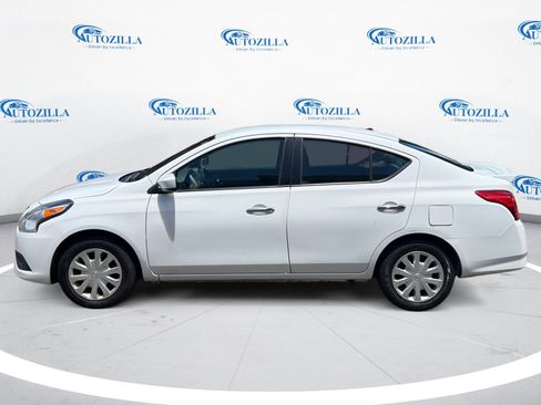 Used 2019 Nissan Versa SV FWD image 2